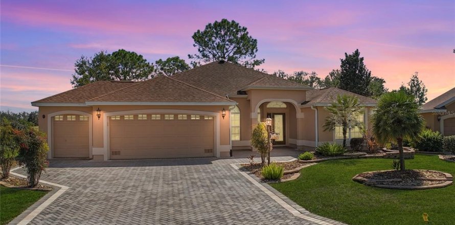House in The Villages, Florida 3 bedrooms, 234.3 sq.m. № 1519398