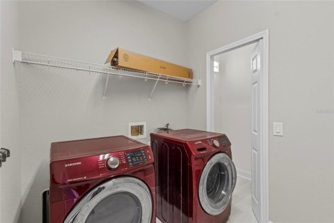 House in Sarasota, Florida 5 bedrooms, 365.48 sq.m. № 2116697 - photo 28