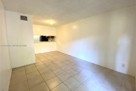 Condo in Tamarac, Florida, 2 bedrooms  № 2068749 - photo 5