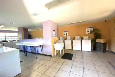 Condo in Tamarac, Florida, 2 bedrooms  № 2068749 - photo 23