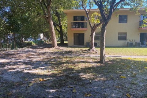 Condo in Tamarac, Florida, 2 bedrooms  № 2068749 - photo 19