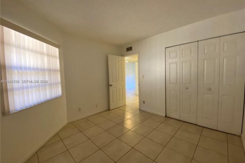 Condo in Tamarac, Florida, 2 bedrooms  № 2068749 - photo 10