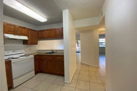 Condo in Tamarac, Florida, 2 bedrooms  № 2068749