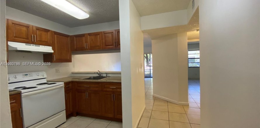 Condo in Tamarac, Florida, 2 bedrooms  № 2068749