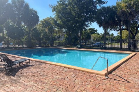 Condo in Tamarac, Florida, 2 bedrooms  № 2068749 - photo 20