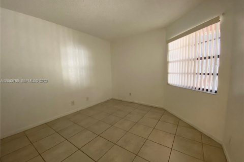 Condo in Tamarac, Florida, 2 bedrooms  № 2068749 - photo 11