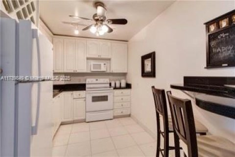 Copropriété à vendre à Sunny Isles Beach, Floride: 2 chambres, 141.3 m2 № 1867591 - photo 19