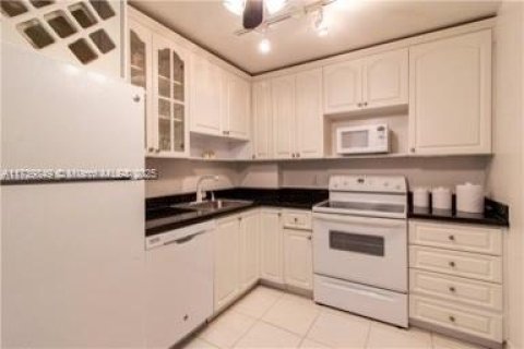 Copropriété à vendre à Sunny Isles Beach, Floride: 2 chambres, 141.3 m2 № 1867591 - photo 20