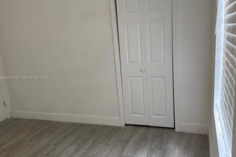 House in Miami, Florida 3 bedrooms, 102.19 sq.m. № 2392808 - photo 9