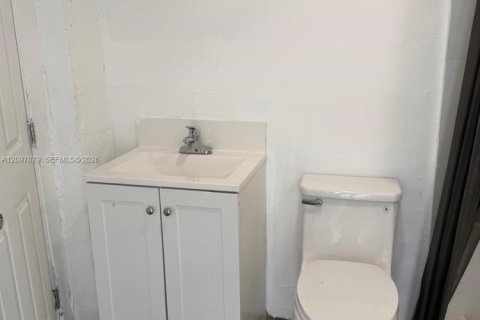 House in Miami, Florida 3 bedrooms, 102.19 sq.m. № 2392808 - photo 4