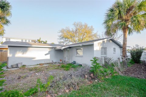 Villa ou maison à vendre à Indian Rocks Beach, Floride: 2 chambres, 100.33 m2 № 2128751 - photo 26