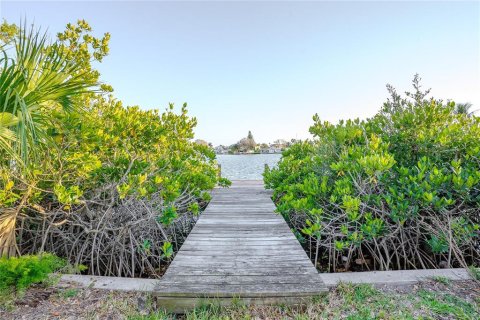 Villa ou maison à vendre à Indian Rocks Beach, Floride: 2 chambres, 100.33 m2 № 2128751 - photo 22
