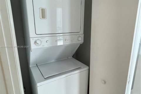 Купить кондоминиум в Майами, Флорида 1 спальня, 68.38м2, № 2260831 - фото 11
