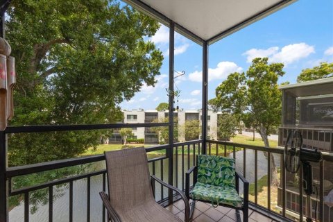Condo in Saint Petersburg, Florida, 2 bedrooms  № 2150664 - photo 10