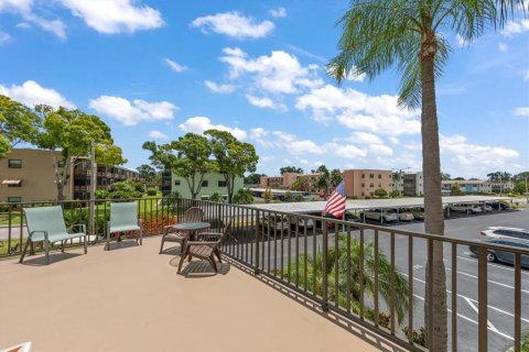 Condo in Saint Petersburg, Florida, 2 bedrooms  № 2150664 - photo 6