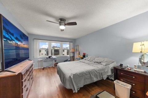 Condo in Saint Petersburg, Florida, 2 bedrooms  № 2150664 - photo 13