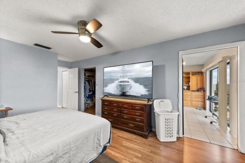 Condo in Saint Petersburg, Florida, 2 bedrooms  № 2150664 - photo 15