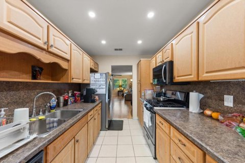 Condo in Saint Petersburg, Florida, 2 bedrooms  № 2150664 - photo 18