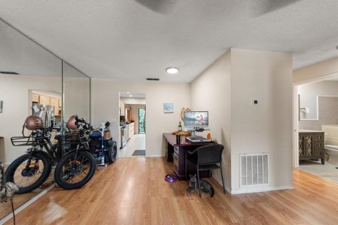 Condo in Saint Petersburg, Florida, 2 bedrooms  № 2150664 - photo 24