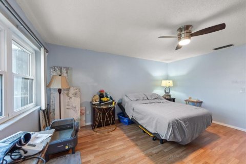 Condo in Saint Petersburg, Florida, 2 bedrooms  № 2150664 - photo 16