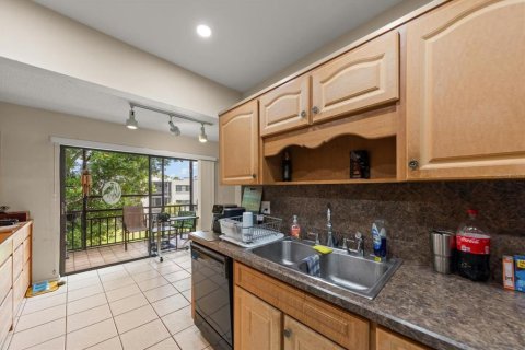 Condo in Saint Petersburg, Florida, 2 bedrooms  № 2150664 - photo 20