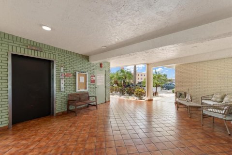 Condo in Saint Petersburg, Florida, 2 bedrooms  № 2150664 - photo 3