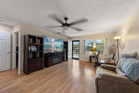 Condo in Saint Petersburg, Florida, 2 bedrooms  № 2150664 - photo 23