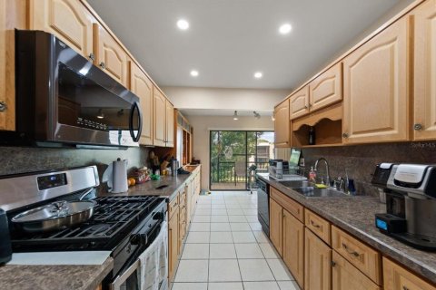 Condo in Saint Petersburg, Florida, 2 bedrooms  № 2150664 - photo 21