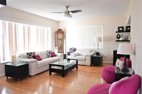 Casa en venta en Saint Petersburg, Florida, 2 dormitorios, 116.87 m2 № 1856787 - foto 5