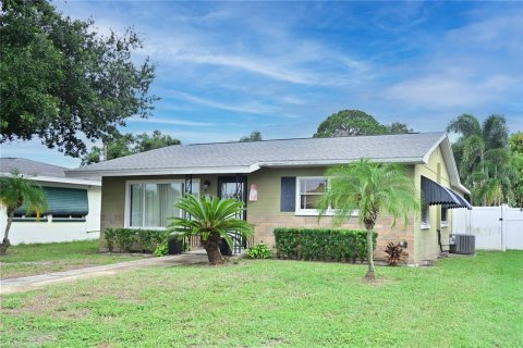Casa en venta en Saint Petersburg, Florida, 2 dormitorios, 116.87 m2 № 1856787 - foto 2