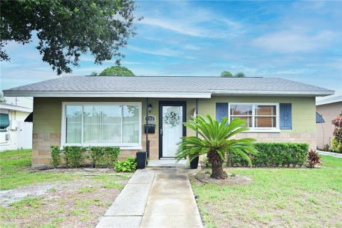 Casa en venta en Saint Petersburg, Florida, 2 dormitorios, 116.87 m2 № 1856787 - foto 1