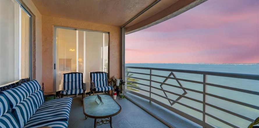 Condo à Saint Petersburg, Floride, 2 chambres  № 2134543