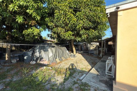 Casa en venta en Miami Gardens, Florida, 4 dormitorios, 176.51 m2 № 2012496 - foto 5