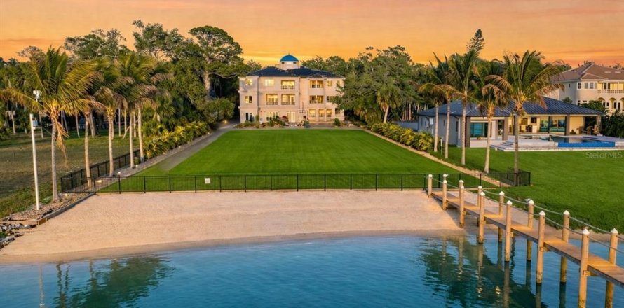 Villa ou maison à Saint Petersburg, Floride 5 chambres, 965.72 m2 № 2096512