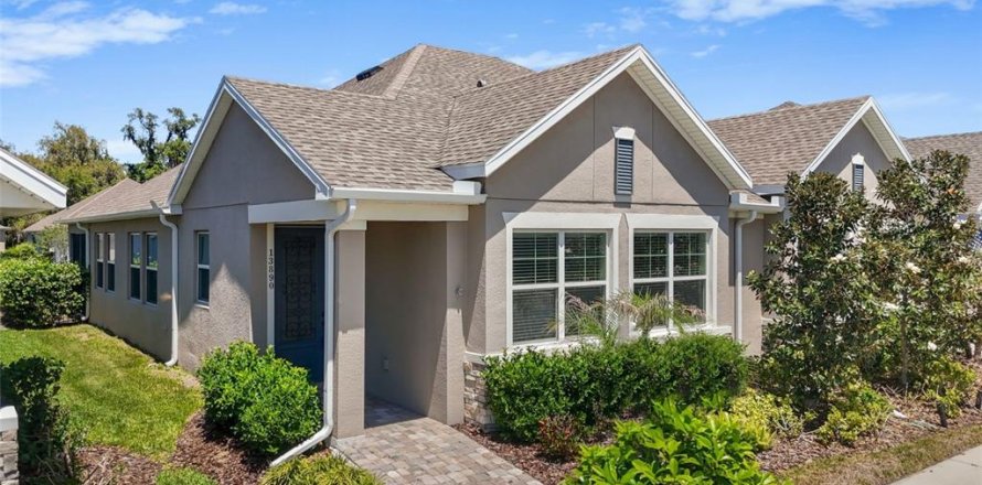 House in Fish Hawk, Florida 2 bedrooms, 149.76 sq.m. № 2092213