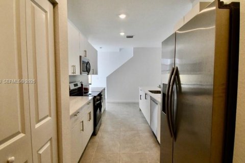 Touwnhouse à louer à Dania Beach, Floride: 4 chambres, 161.46 m2 № 2024831 - photo 6