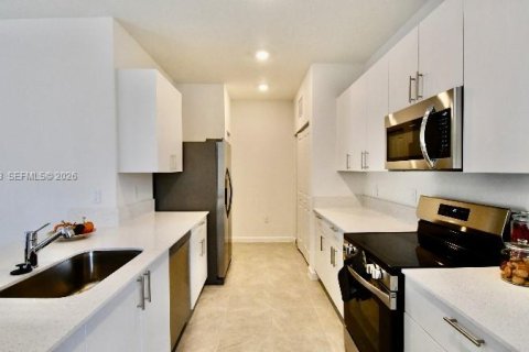 Touwnhouse à louer à Dania Beach, Floride: 4 chambres, 161.46 m2 № 2024831 - photo 5