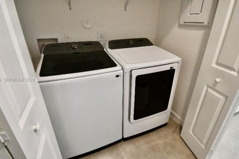 Touwnhouse à louer à Dania Beach, Floride: 4 chambres, 161.46 m2 № 2024831 - photo 11