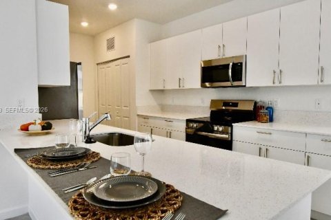 Touwnhouse à louer à Dania Beach, Floride: 4 chambres, 161.46 m2 № 2024831 - photo 4