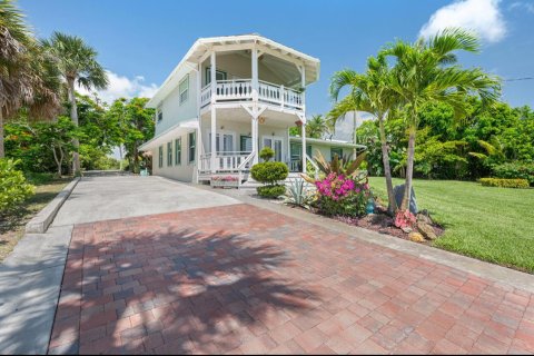 Villa ou maison à vendre à Jensen Beach, Floride: 3 chambres, 206.8 m2 № 2078299 - photo 2