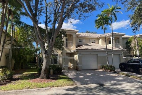 Снять в аренду таунхаус в Пемброк-Пайнс, Флорида 3 спальни, 127.09м2, № 2004950 - фото 3