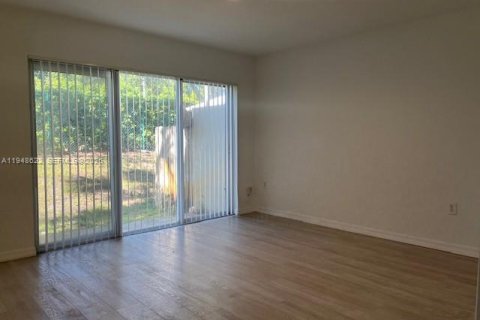 Снять в аренду таунхаус в Пемброк-Пайнс, Флорида 3 спальни, 127.09м2, № 2004950 - фото 13