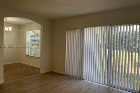 Снять в аренду таунхаус в Пемброк-Пайнс, Флорида 3 спальни, 127.09м2, № 2004950 - фото 11