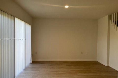 Снять в аренду таунхаус в Пемброк-Пайнс, Флорида 3 спальни, 127.09м2, № 2004950 - фото 14