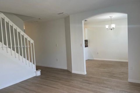 Снять в аренду таунхаус в Пемброк-Пайнс, Флорида 3 спальни, 127.09м2, № 2004950 - фото 17