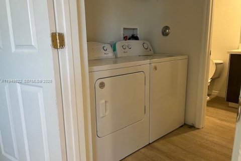 Снять в аренду таунхаус в Пемброк-Пайнс, Флорида 3 спальни, 127.09м2, № 2004950 - фото 25