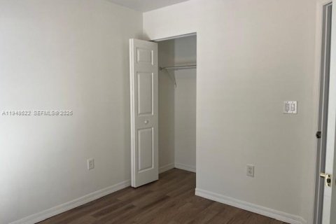 Снять в аренду таунхаус в Пемброк-Пайнс, Флорида 3 спальни, 127.09м2, № 2004950 - фото 27