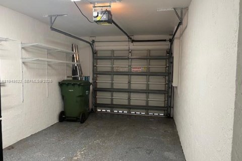 Снять в аренду таунхаус в Пемброк-Пайнс, Флорида 3 спальни, 127.09м2, № 2004950 - фото 24