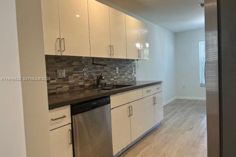 Снять в аренду таунхаус в Пемброк-Пайнс, Флорида 3 спальни, 127.09м2, № 2004950 - фото 9