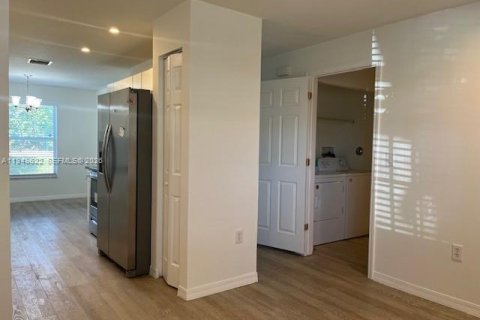 Снять в аренду таунхаус в Пемброк-Пайнс, Флорида 3 спальни, 127.09м2, № 2004950 - фото 19